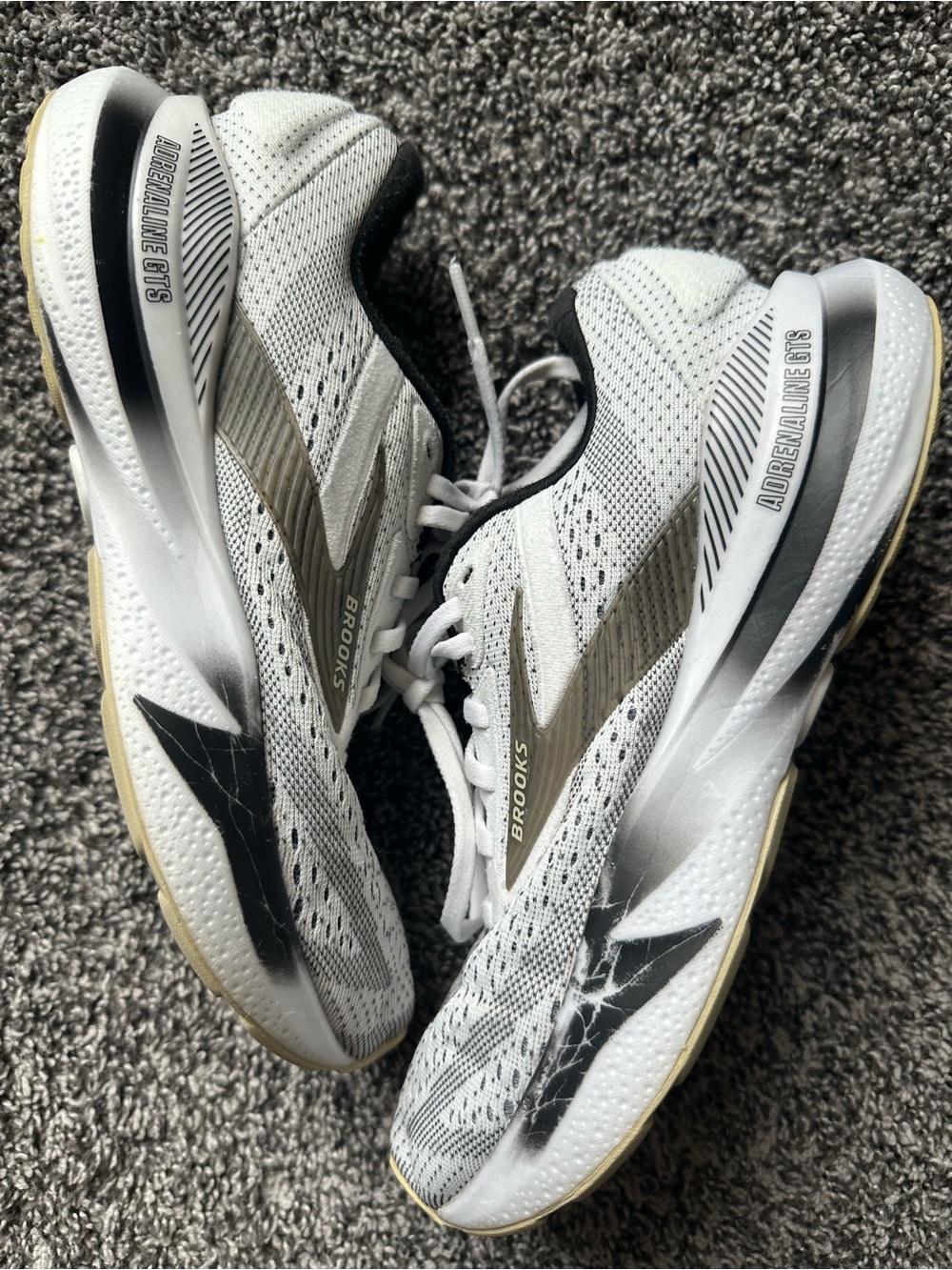 BROOKS Adrenaline GTS 24 White & Gray Running Walking Gym Shoes Womens Size 7.5